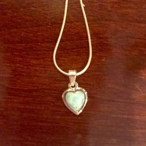 Heart-shaped pendant necklace